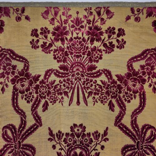 A PAIR OF HANGINGS OF 18TH CENTURY CISEL SILK VELVET - ADDITIONAL PHOTO 6