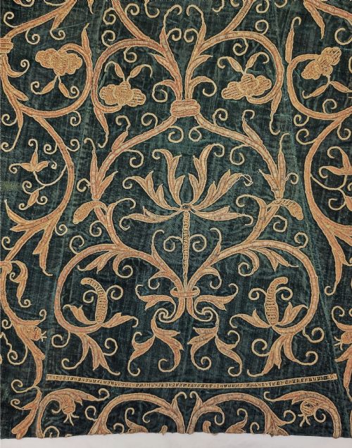17TH CENTURY EMBROIDERED SILK VELVET - ADDITIONAL PHOTO 1