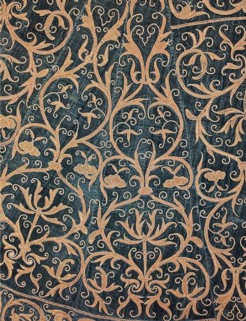 17TH CENTURY EMBROIDERED SILK VELVET - ADDITIONAL PHOTO 2