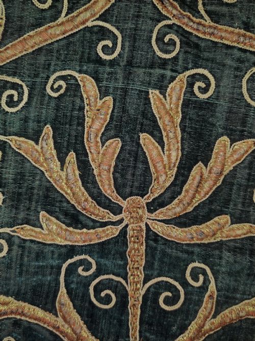 17TH CENTURY EMBROIDERED SILK VELVET - ADDITIONAL PHOTO 3