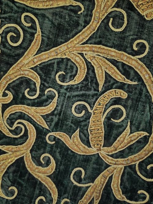 17TH CENTURY EMBROIDERED SILK VELVET - ADDITIONAL PHOTO 4
