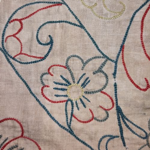 AN 18TH CENTURY FLAT QUILTED LINEN COVERLET - ADDITIONAL PHOTO 4