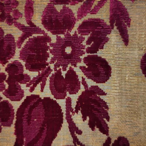 A HANGING OF 18TH CENTURY CISEL SILK VELVET - ADDITIONAL PHOTO 5