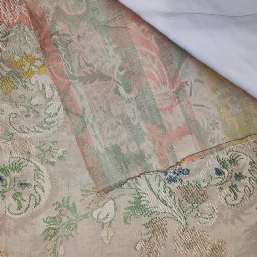 TWO LENGTHS OF 18TH CENTURY BIZARRE SILK LAMPAS - ADDITIONAL PHOTO 4