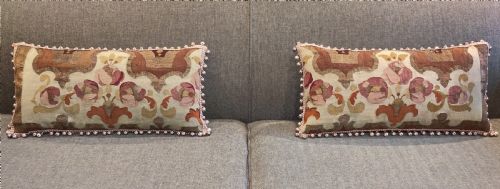 A PAIR OF CUSHIONS OF 19TH CENTURY AUBUSSON TAPESTRY - ADDITIONAL PHOTO 3