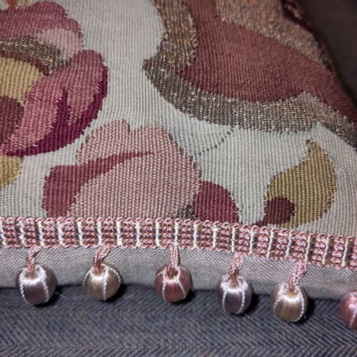 A PAIR OF CUSHIONS OF 19TH CENTURY AUBUSSON TAPESTRY - ADDITIONAL PHOTO 7