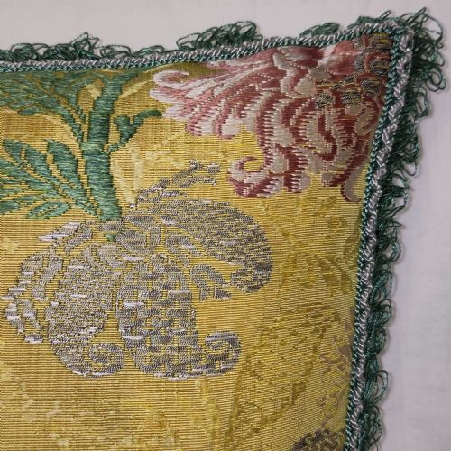 A CUSHION OF 18TH CENTURY FRENCH SILK - ADDITIONAL PHOTO 3