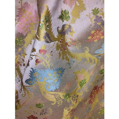 A LENGTH OF SPITALFIELDS BIZARRE SILK LAMPAS - ADDITIONAL PHOTO 1