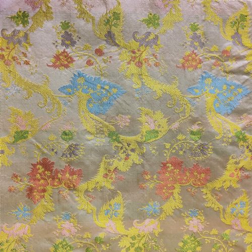 A LENGTH OF SPITALFIELDS BIZARRE SILK LAMPAS - ADDITIONAL PHOTO 2