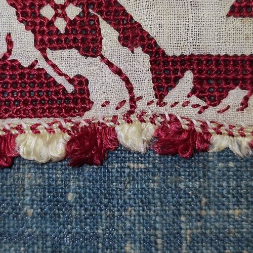 A 17TH CENTURY ITALIAN EMBROIDERED BORDER - ADDITIONAL PHOTO 5