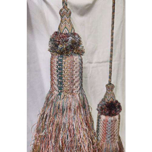 A PAIR OF 17TH CENTURY TASSELS - ADDITIONAL PHOTO 3