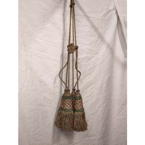 FOUR FINE 17TH CENTURY TASSELS - ADDITIONAL PHOTO 1