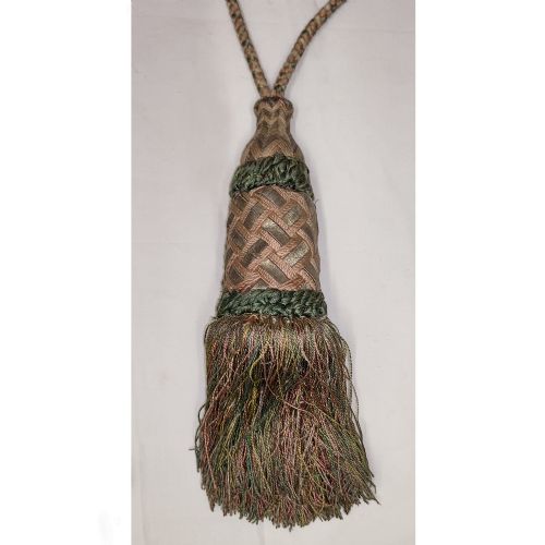 FOUR FINE 17TH CENTURY TASSELS - ADDITIONAL PHOTO 2