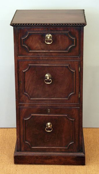 George III Mahogany Pedestal Cellaret