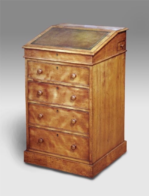 Fine Quality Small Victorian Birch Davenport