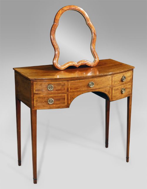 Pretty Sheraton Period Bow Front Dressing Table