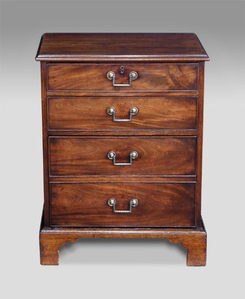 Lovely Quality Small Georgian Chest of Drawers