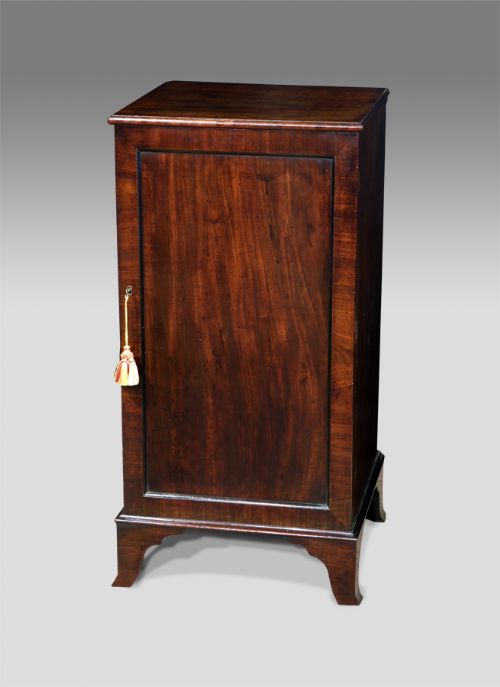 Attractive Regency Mahogany Specimen Chest