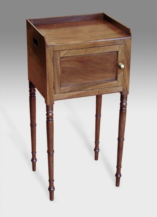 Georgian Mahogany Pot Cupboard / Bedside Table