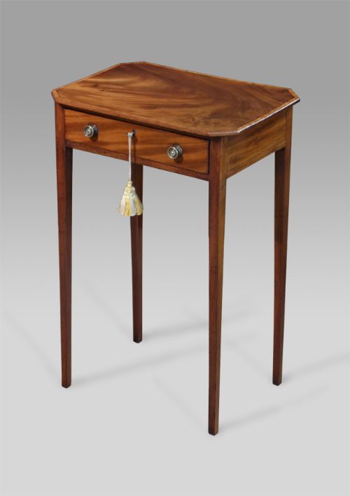 Pretty George III Mahogany Occasional Table