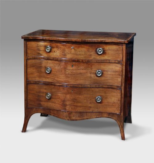 Fine Quality George III Mahogany Serpentine Chest of Drawers