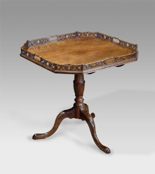 Fine Chippendale Period Mahogany Tripod Table