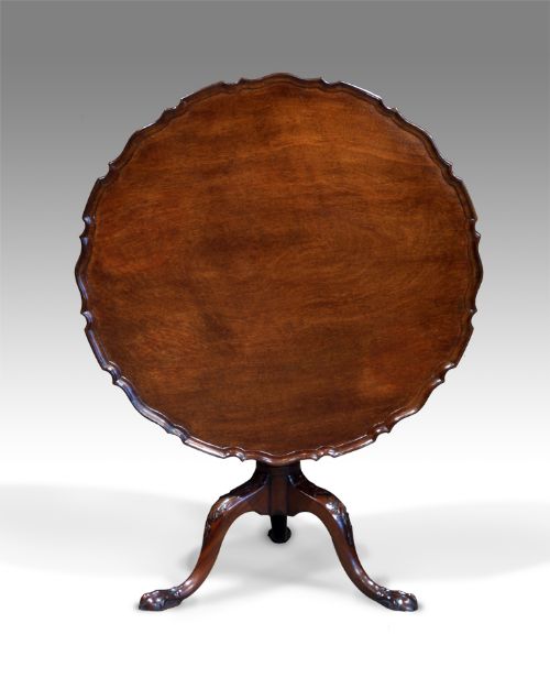 Fine Quality George III Mahogany Pie Crust Table