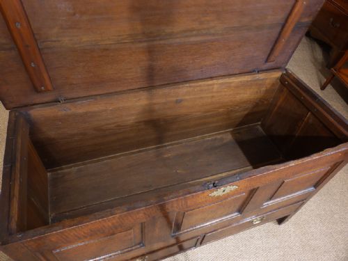 SMALL 18TH CENTURY OAK MULE CHEST - ADDITIONAL PHOTO 3