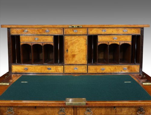 AN EXCEPTIONALLY RARE GEORGE III METAMORPHIC WRITING AND DRESSING CHEST - ADDITIONAL PHOTO 11