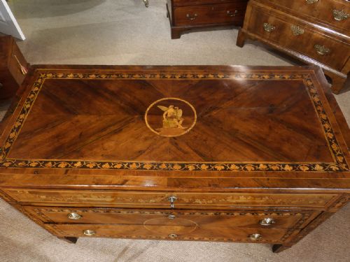 18TH CENTURY NORTH ITALIAN WALNUT COMMODE - ADDITIONAL PHOTO 4