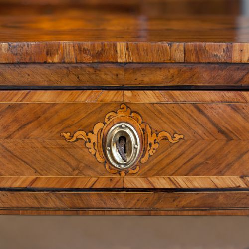 18TH CENTURY ITALIAN WALNUT CONSOLE TABLE - ADDITIONAL PHOTO 9