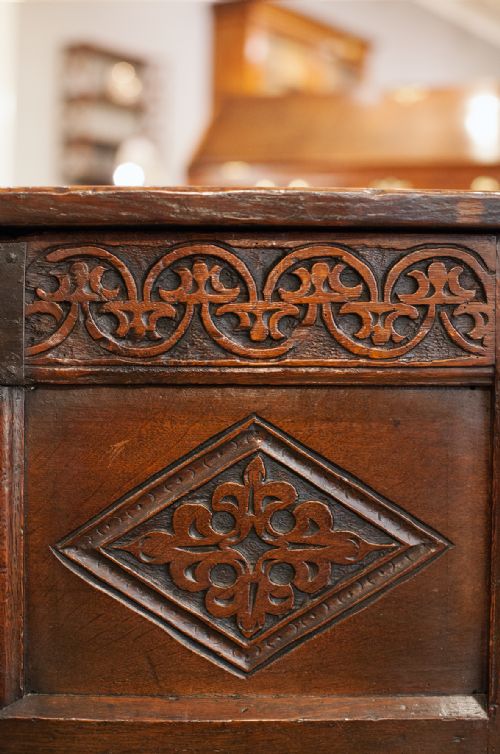17TH CENTURY OAK COFFER - ADDITIONAL PHOTO 7