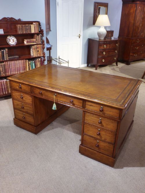 FINE QUALITY GEORGIAN MAHOGANY PARTNERS DESK - ADDITIONAL PHOTO 3