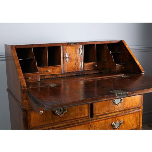 QUEEN ANNE SMALL WALNUT BUREAU - ADDITIONAL PHOTO 5