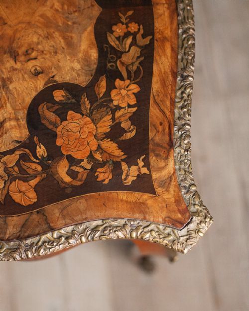 19TH CENTURY BURR WALNUT AND MARQUETRY BRASS MOUNTED TABLE - ADDITIONAL PHOTO 7