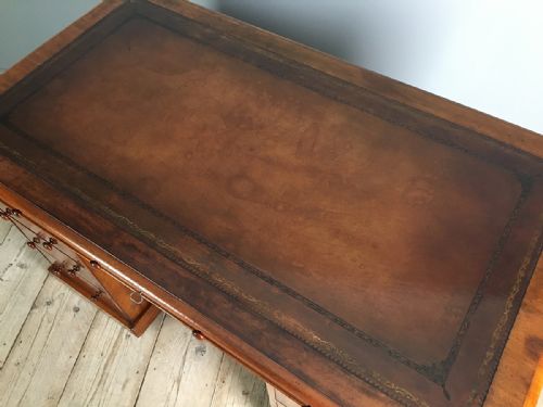 19TH CENTURY MAHOGANY PEDESTAL DESK - ADDITIONAL PHOTO 3