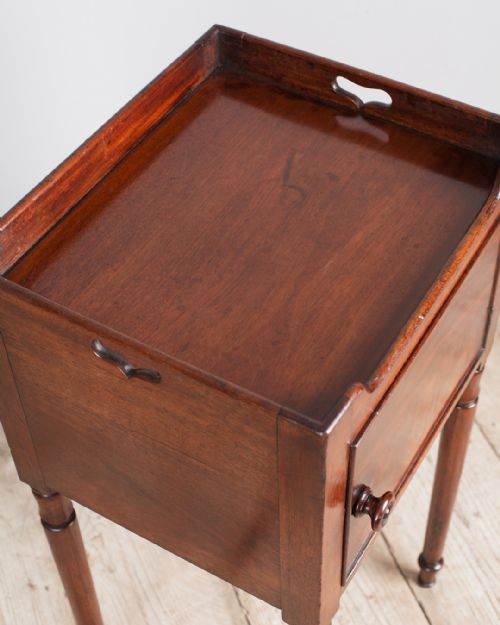 GEORGIAN MAHOGANY BEDSIDE CUPBOARD - ADDITIONAL PHOTO 2
