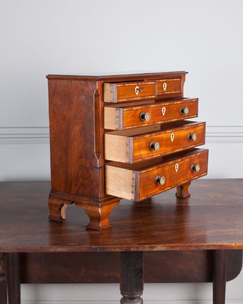 19TH CENTURY MAHOGANY CHEST OF DRAWERS - ADDITIONAL PHOTO 1