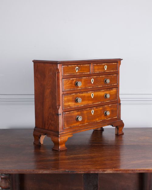 19th century mahogany chest of drawers - CATEGORY: ANTIQUE CHEST OF DRAWERS - DATED 19TH CENTURY
