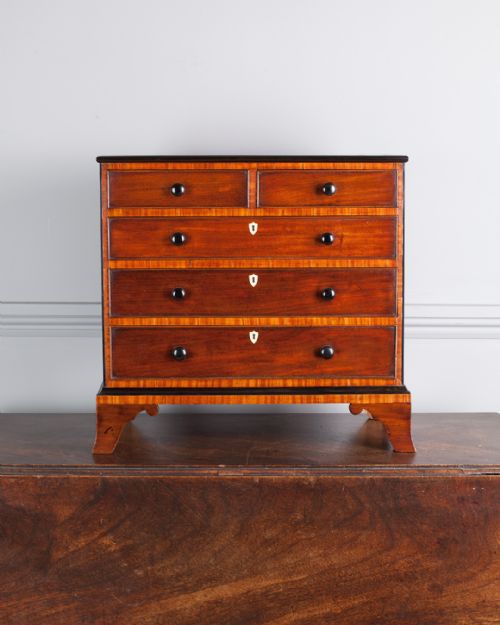 regency mahogany miniature chest of drawers - CATEGORY: ANTIQUE CHEST OF DRAWERS - DATED REGENCY