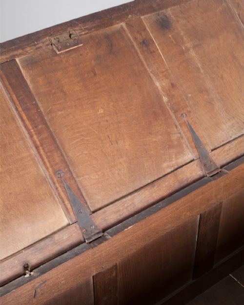 17TH CENTURY OAK COFFER - ADDITIONAL PHOTO 4