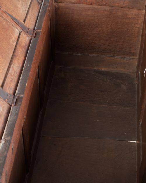 17TH CENTURY OAK COFFER - ADDITIONAL PHOTO 5