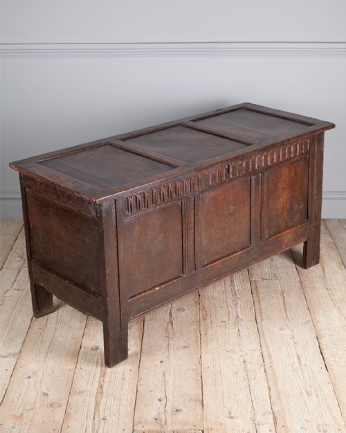 17TH CENTURY OAK COFFER - ADDITIONAL PHOTO 7