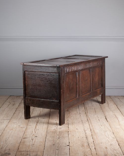 17TH CENTURY OAK COFFER - ADDITIONAL PHOTO 8