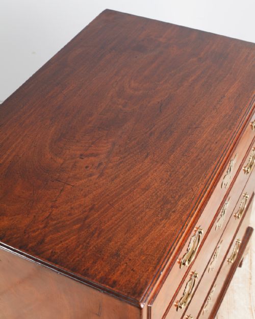 GEORGE III MAHOGANY CHEST OF DRAWERS - ADDITIONAL PHOTO 2