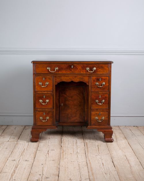 GEORGE III MAHOGANY KNEEHOLE DESK - ADDITIONAL PHOTO 1