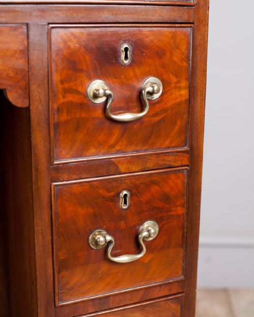 GEORGE III MAHOGANY KNEEHOLE DESK - ADDITIONAL PHOTO 6