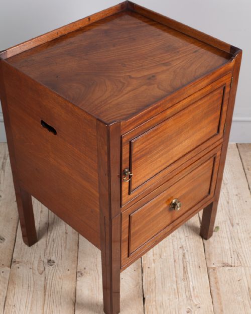 GEORGIAN MAHOGANY TRAY TOP COMMODE BEDSIDE CUPBOARD - ADDITIONAL PHOTO 3