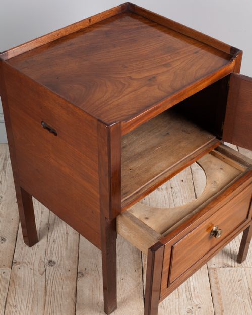 GEORGIAN MAHOGANY TRAY TOP COMMODE BEDSIDE CUPBOARD - ADDITIONAL PHOTO 4