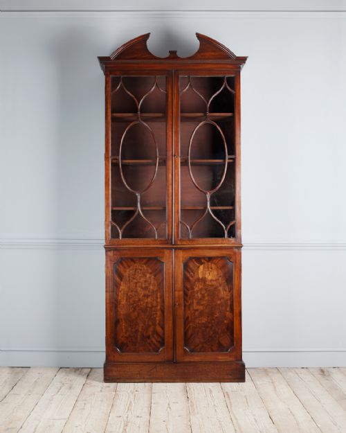 georgian mahogany bookcase cabinet - CATEGORY: ANTIQUE BOOKCASES - DATED 18TH CENTURY